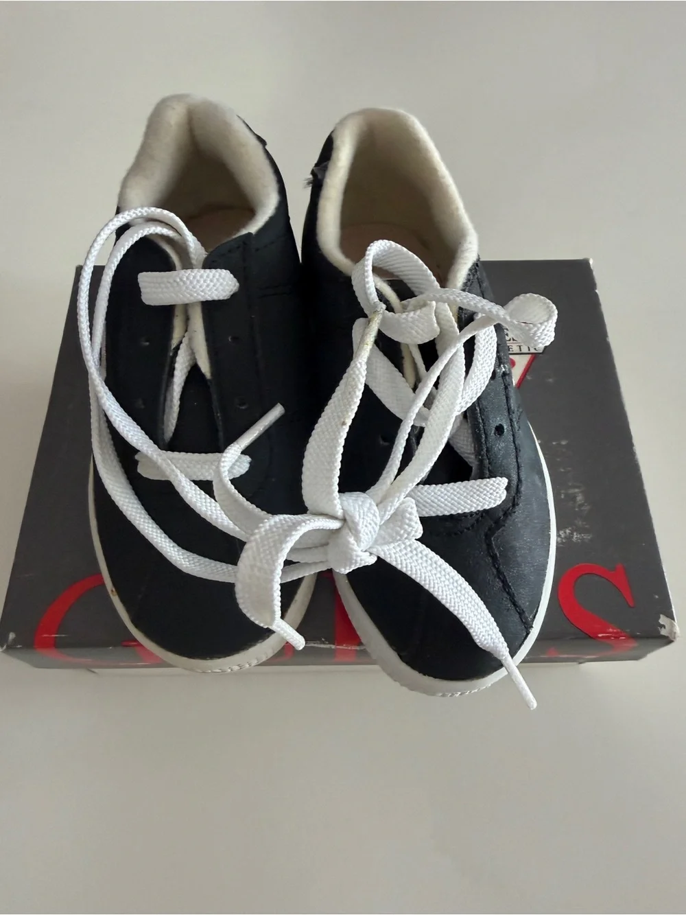 Vintage Baby Guess sneakers Riviera Shoes Size 6 Black White New Old Stock Box